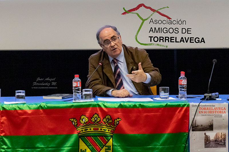 José Ramón Saiz enumeró todos los hitos locales que en 1895 culminaron con el título de ciudad
