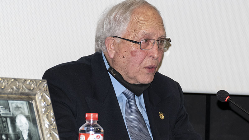 Joaquín Santiago recibe este martes el título de ESCRITOR VITALICIO de la SCE