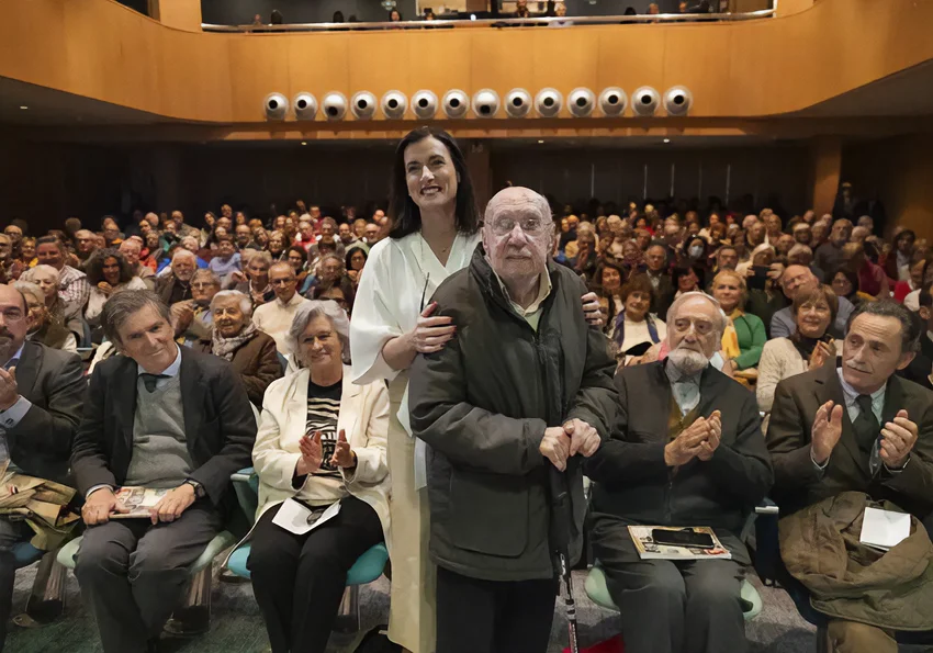 José Ramón Saiz Viadero, «apasionado de la cultura», recibe la Estela de Oro de las Letras de Cantabria