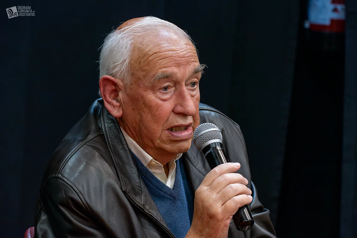 Amado Zabala, «profeta» en su terruño natal, recibió entre emociones el título de Escritor Vitalicio