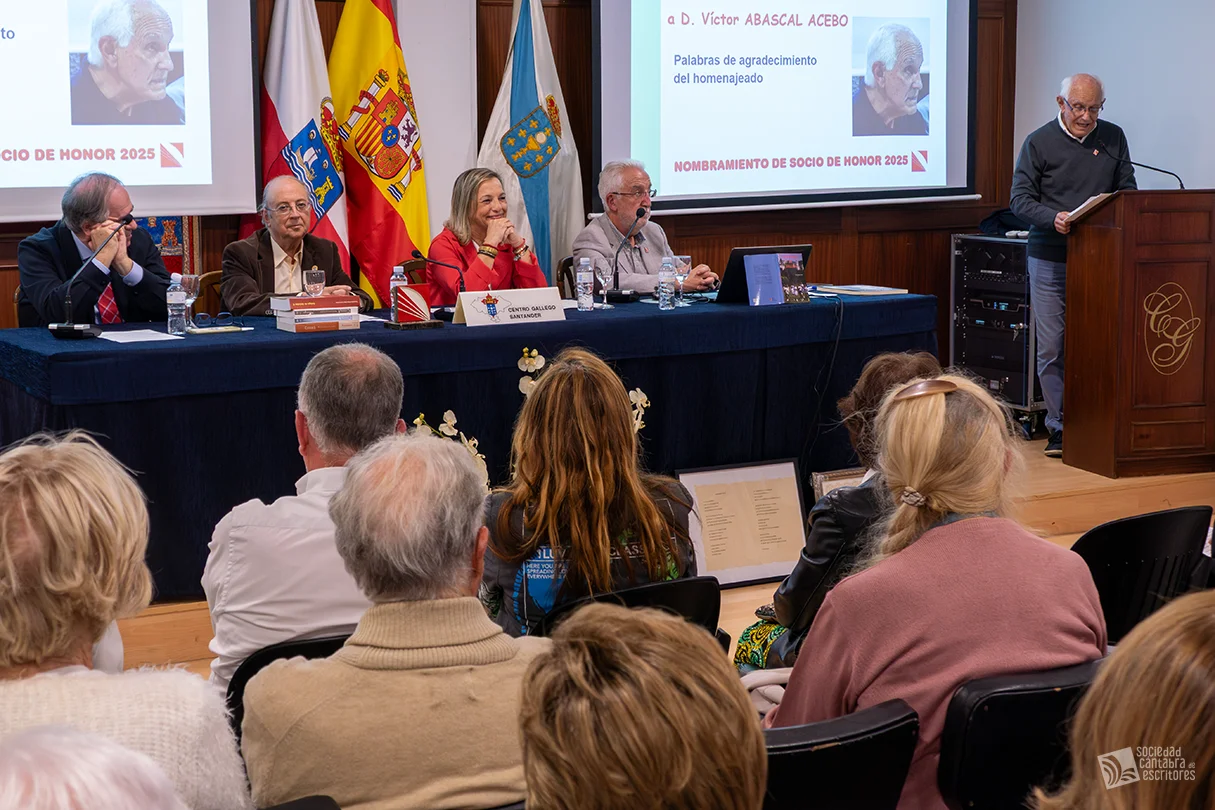 Brillante entrega del título de Socio de Honor al poeta y escritor Víctor Abascal Acebo