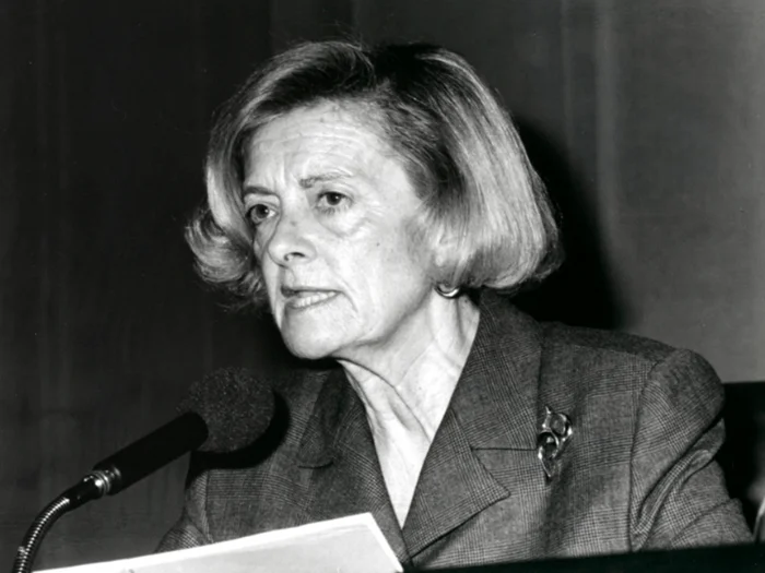 ALDECOA, Josefina (Rodríguez Álvarez)