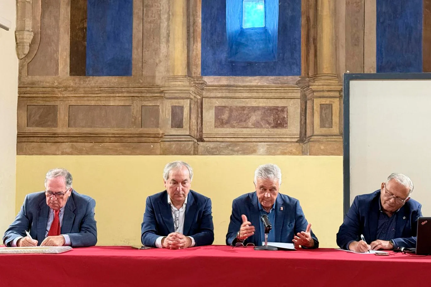Pedro Álvarez Fernández, Socio de Honor de la Sociedad Cántabra de Escritores